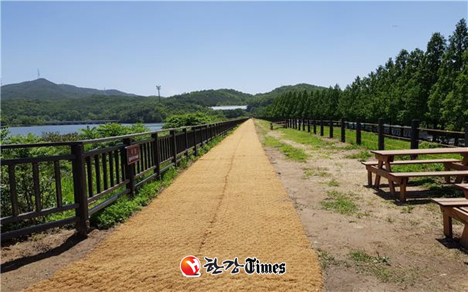 청계저수지 산책로 개방