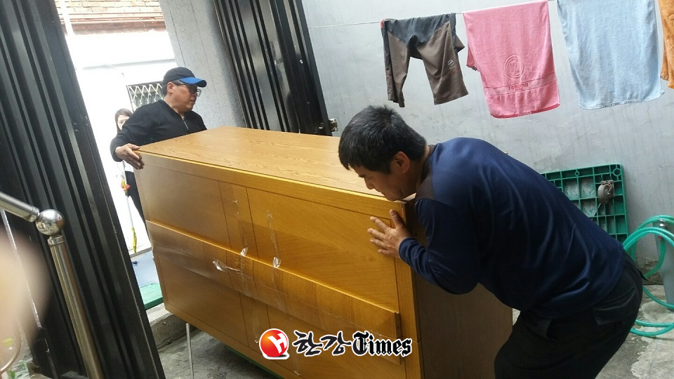 지난해 진행된 ‘사랑의 이사봉사’ 활동 모습