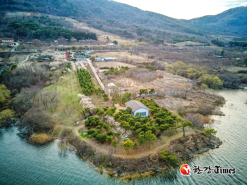 6000평 규모의 농원 내 옥정호가 가장 먼저 눈에 띄었다. 펜션 앞 옥정호와 그 주위를 둘러싸고 있는 푸른 산들 덕분에 자연스레 감탄사가 터져 나왔다.