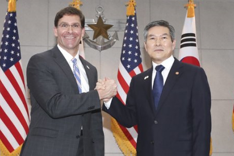 9일 한국을 방문한 마크 에스퍼 미국 국무부 장관과 정경두 국방부 장관. 기사와는 관련 없다 (사진=뉴시스)
