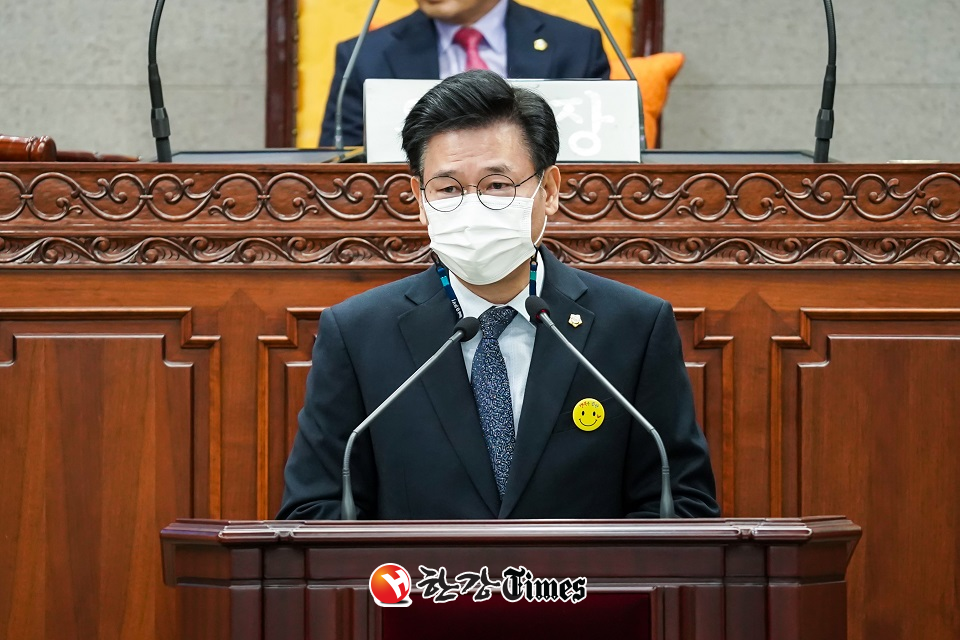 노원구의회 김준성 의원이 5분 자유발언에 나서고 있다.