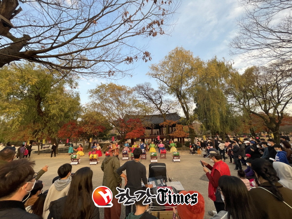 지난 14일 오후4시부터 6시까지 남원시 광한루원에서 '전북거리극 축제노상놀이-조선으로 돌아온 황희정승' 축제노상놀이 공연이 진행됐다.