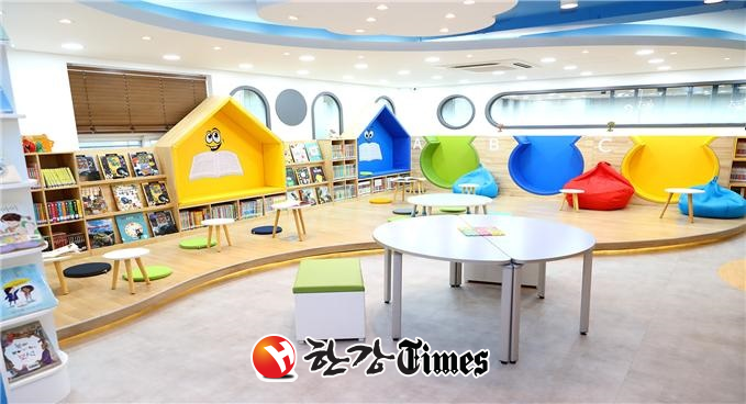 신길5동 주민센터에 조성된 ‘꿈터 마을도서관’ 내부 전경