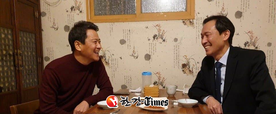 우상호 더불어민주당 의원과 임종석 전 대통령 비서실장 (사진 = 우상호 의원 페이스북)