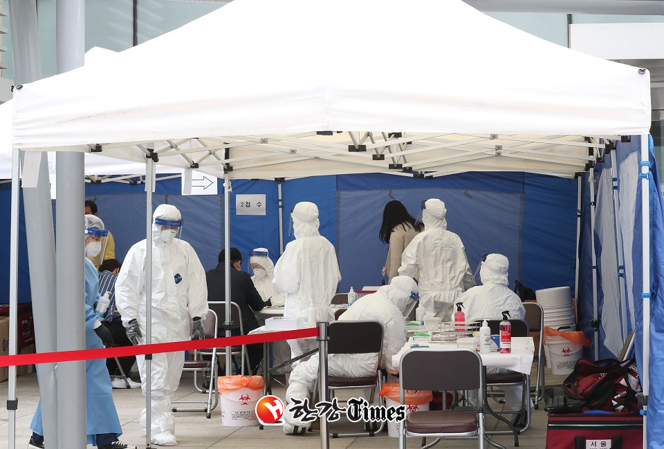 강남구가 코로나19 접수부터 역학관리까지 전 서식을 통합한 신 통합정보시스템을 구축했다.