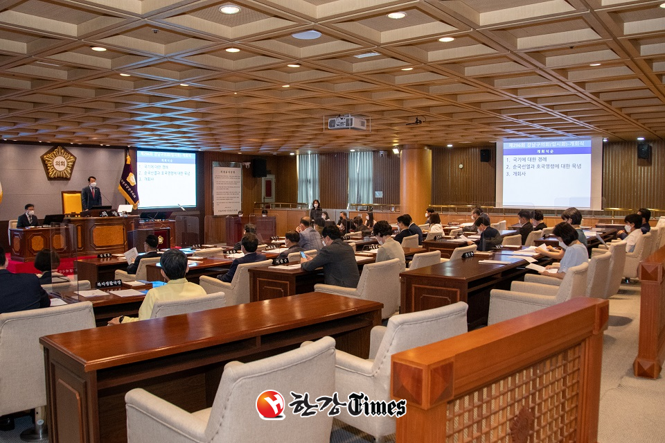 강남구의회가 제296회 임시회를 개회하고 1759억원 규모의 추경안을 처리한다.