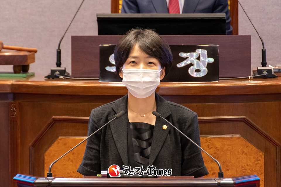 구정질문에 나서고 있는 이도희 의원