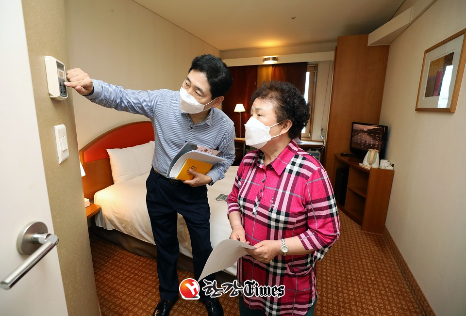 강남구는 관내 4개 호텔과 협약을 맺고 무더위에 지친 65세 이상 어르신을 위한 안전숙소를 제공한다