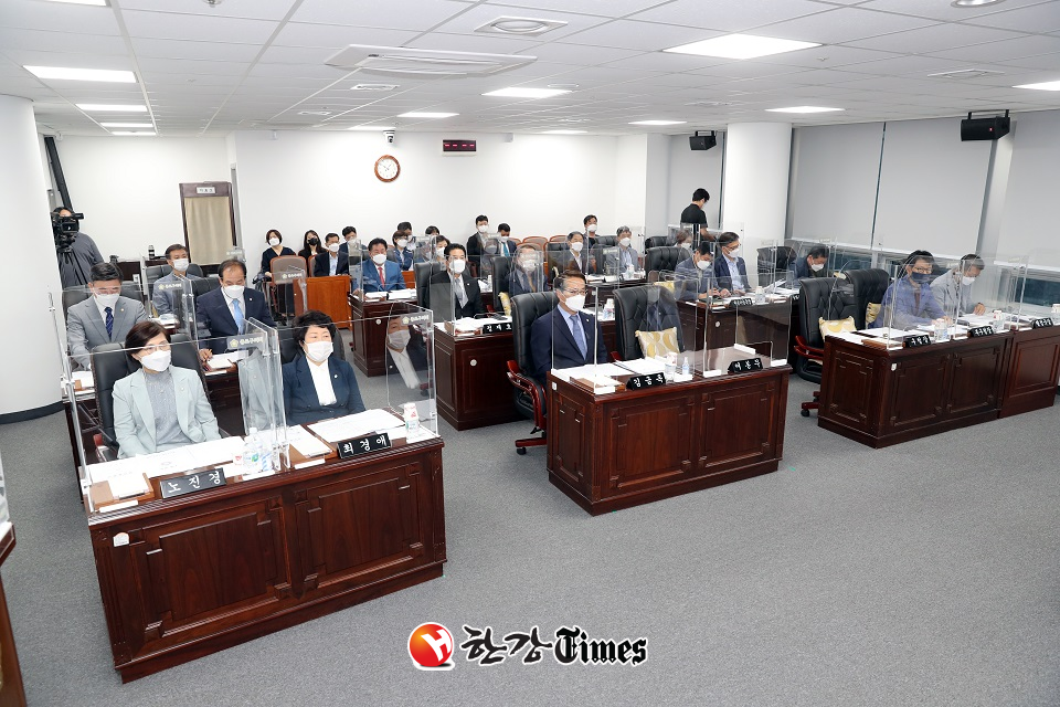 종로구의회가 예산결산특별위원회를 구성하고 추경안 심사에 돌입했다