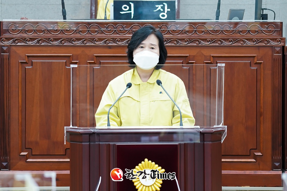 이영규 의원이 5분 자유발언에 나서 노인 1인가구에 대한 대안을 제시하고 있다