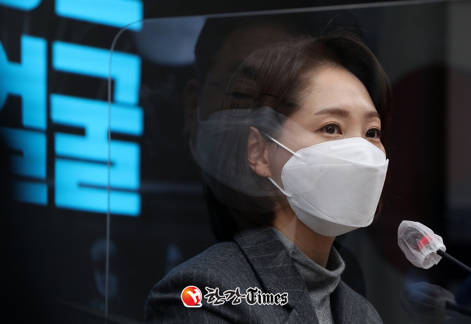 조동연 더불어민주당 신임 공동상임선대위원장이 30일 서울 여의도 중앙당사에서 열린 기자간담회에서 취재진의 질문에 답하고 있다. (사진=뉴시스)