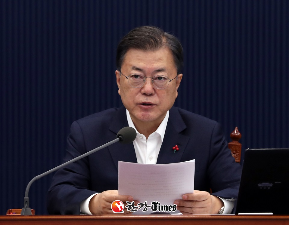 문재인 대통령이 지난 7일 오전 국무회의가 열린 청와대 여민관 영상회의실에서 발언하고 있다. (사진=뉴시스)