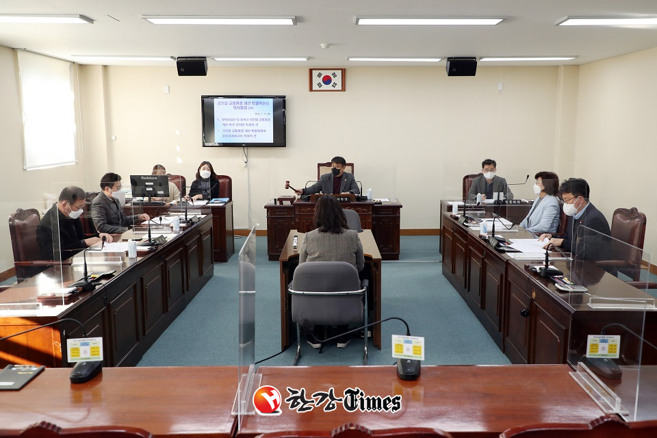 강북구의회가 '경전철 교통환경 개선 특별위원회' 활동을 마무리했다.