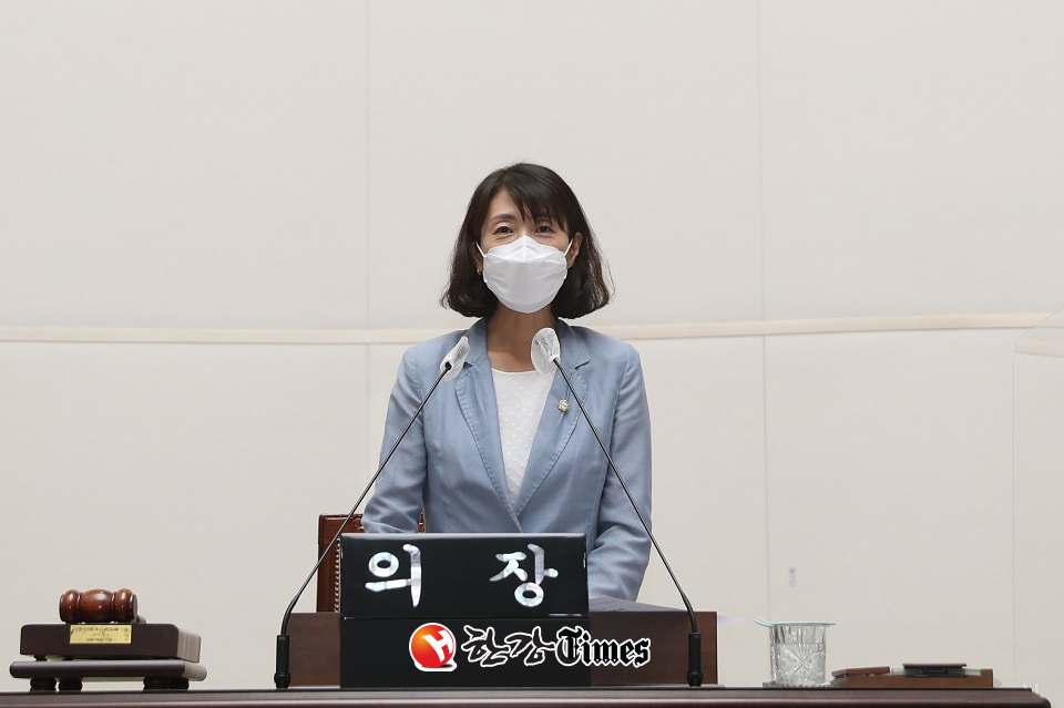 제9대 성동구의회 전반기 의장에 김현주 의원이 선출됐다.