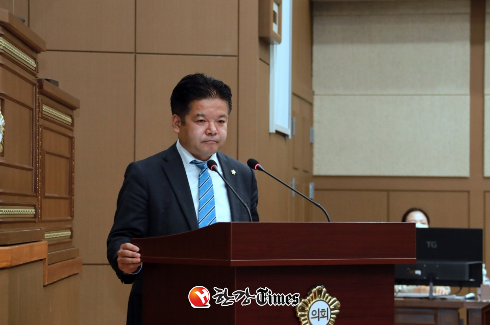 지난 5일 마포구의회 신종갑 의원이 ‘마포구 상암동 마포자원회수시설 부지가 신규 광역자원회수시설 입지 후보지로 선정된 것’에 대해 구정질문에 나섰다.
