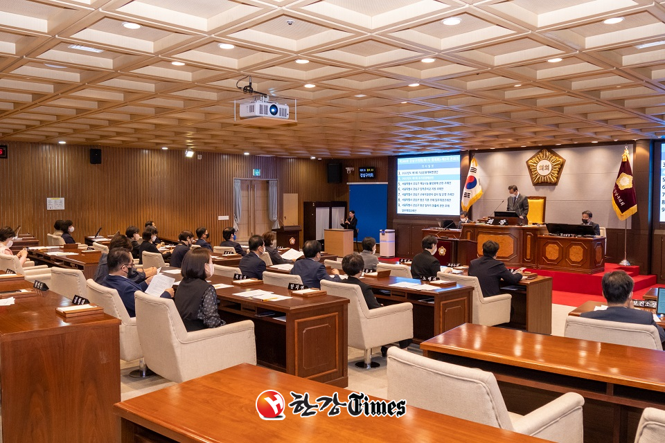 강남구의회가 제306회 정례회를 마무리했다.