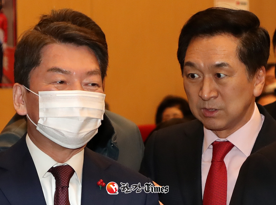 (왼쪽부터) 국민의힘 안철수 의원, 김기현 의원 (사진=뉴시스)