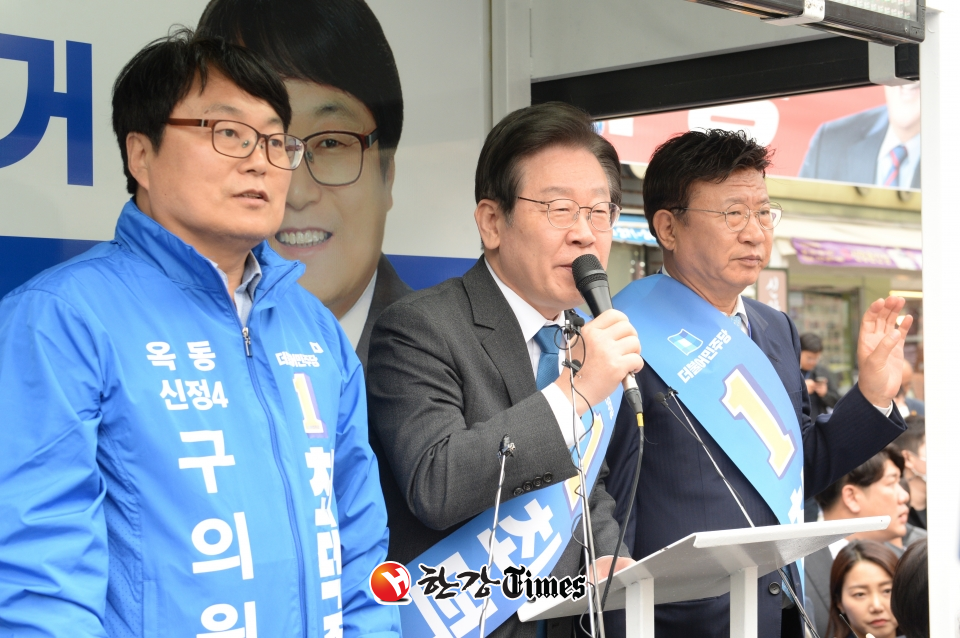 이재명 더불어민주당 대표가 24일 오후 울산 남구 수암시장 사거리에서 울산 남구 나 기초위원 보궐선거 민주당 최덕종 후보자 지원유세를 하고 있다. (사진=뉴시스)