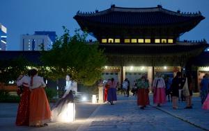 ‘가을밤 궁궐 나들이’ 경복궁 야간개장 오픈, 한복 입으면 무료 입장