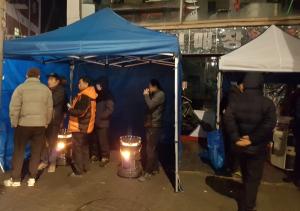 구로구, 남구로역 새벽인력시장 겨울철 쉼터 설치.. 난로·음료 제공