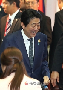 ‘한반도 긴장 사태’ 日 아베 총리 “국민의 평화로운 삶 지켜낼 것”