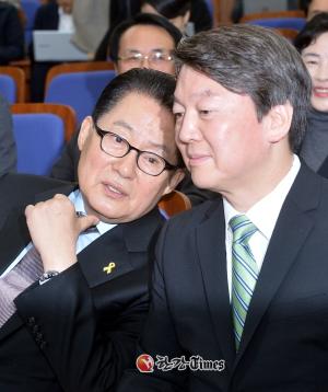 국민의당, 성희롱 논란 해임교수 임명장 수여+정인봉 前의원 입당취소등...검증 논란!!