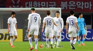 한국 축구, FIFA 랭킹 50위권 밖으로 추락..8계단 하락 ‘51위’