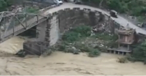 ‘남아시아 최악의 홍수’ 1200명 이상 사망