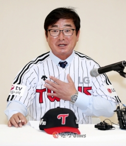 [인터뷰]류중일 "LG 재건의 막중한 책임에 심장이 두근거린다"