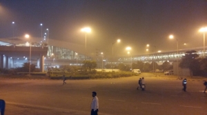 ‘가스실 걷는 기분’ 인도 뉴델리, 대기오염 수치 베이징 10배 “대피해야 할 최악의 상황”