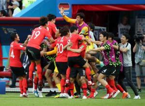 [러시아 월드컵] 태극전사, ‘기적의 극장골’ 세계 1위 독일 잡았다