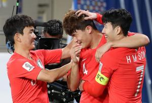 한국 중국에 2-0 승리.. 이란 걱정 덜었다