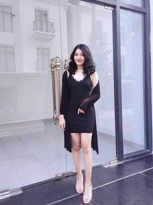 김정은에 꽃다발 건넨 여성.. 베트남서 유명한 ‘얼짱’