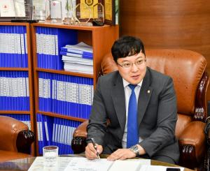 [한강T-인터뷰] 이관수 강남구의회 의장, “대안을 제시하는 의회를 꿈꾼다”