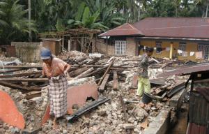 인도네시아 암본 섬 강진 발생.. 사망자 속출