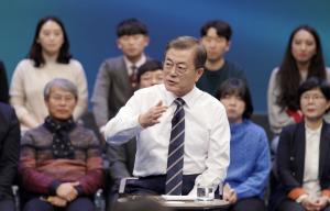 文 대통령 ‘국민과의 대화’ 방송 후.. 탁현민 “마음에 내내 울렁거린다”