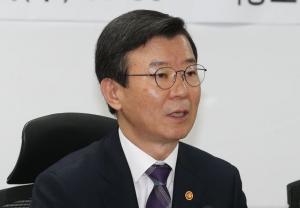 문성혁 해수부 장관 자가격리 "24일까지 원격근무"