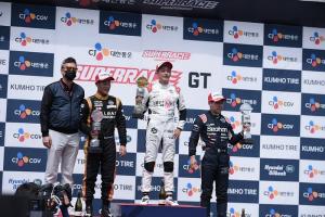 [한강T-포토] 개그맨 한민관 CJ대한통운 슈퍼레이스 GT1 3라운드 1위 차지.