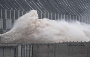 중국 싼샤댐, 세 번째 홍수 준비 '방출 예정' 강 하류 비상
