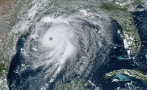 미국 남부, 허리케인 '로라' 피해 "시속 80㎞ 비바람, 내륙 관통할 것"