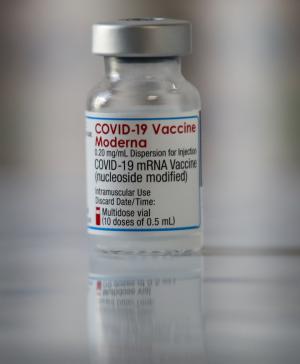 유럽의약품청 "코로나19 백신 교차 접종 가능…고령층은 더 연구해야"