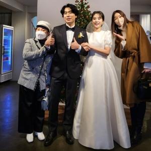 박나래X한혜진, 이시언♥서지승 결혼식 참석 "얼장 행복해라"