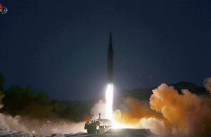EU "北 미사일 발사, 국제 평화·안보 위협…국제적 노력 배치"