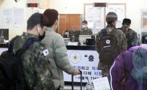 군 코로나19 신규 확진자 136명 추가…'청해부대 2명 감염'