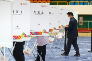 지방선거 사전투표 9시 기준 1.6%... 직전보다 0.4% ↑