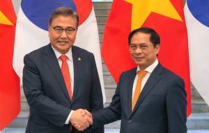 한-베트남 외교장관회담... “전략적 동반자 격상 논의”