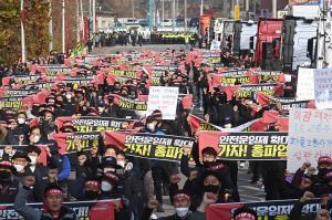 화물연대 총파업 첫날 전국 1만명 운집