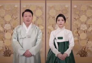 윤 대통령, 순방 마치고 귀국... ‘설 명절 대국민 인사’