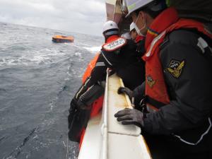 ‘침몰’ 홍콩 화물선 12명 구조... 실종자 10명 ‘수색중’