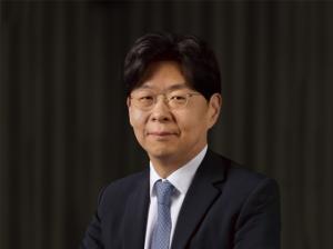 [재계 돋보기] 윤호중 hy 회장, 잊을 만 하면 불거지는 ‘황제배당’ 구설수..이번엔 왜? 